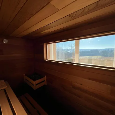 Сasa de vacaciones Spacious With Sauna, Cleaning Included
