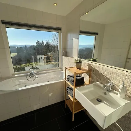 Сasa de vacaciones Spacious With Sauna, Cleaning Included *